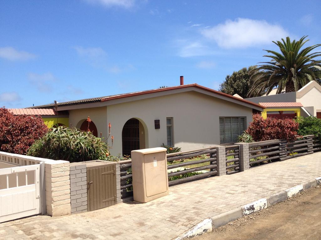 Beach Walk House And Cottage - Self Catering Swakopmund Exterior photo