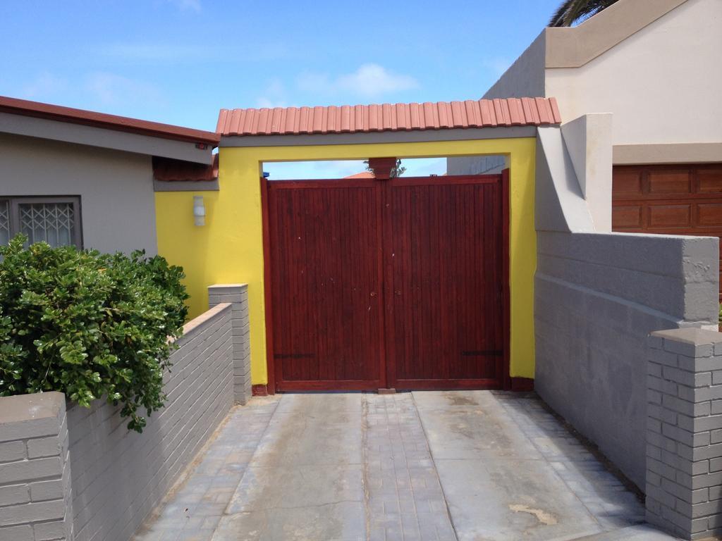 Beach Walk House And Cottage - Self Catering Swakopmund Exterior photo